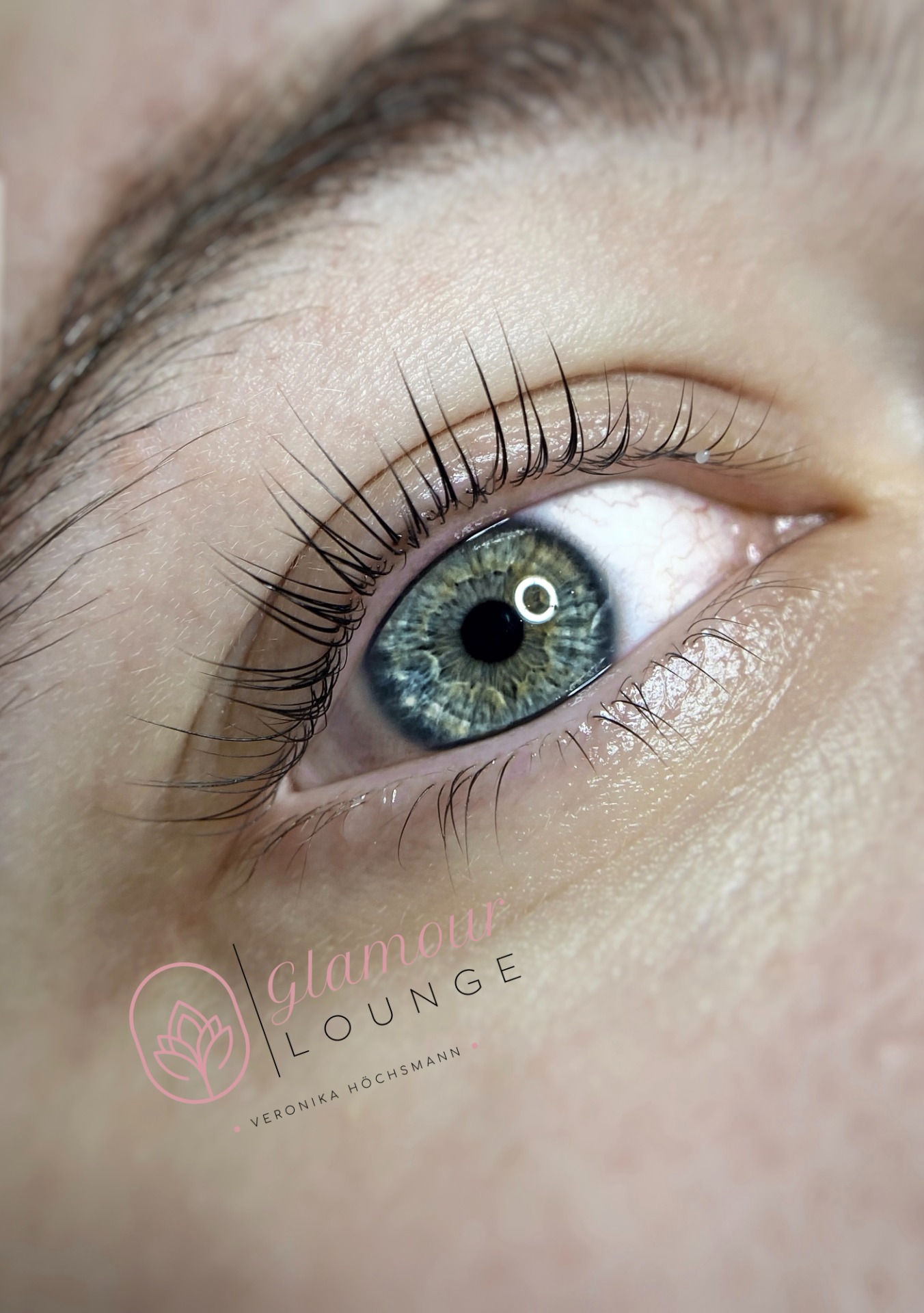 Lash lifting
